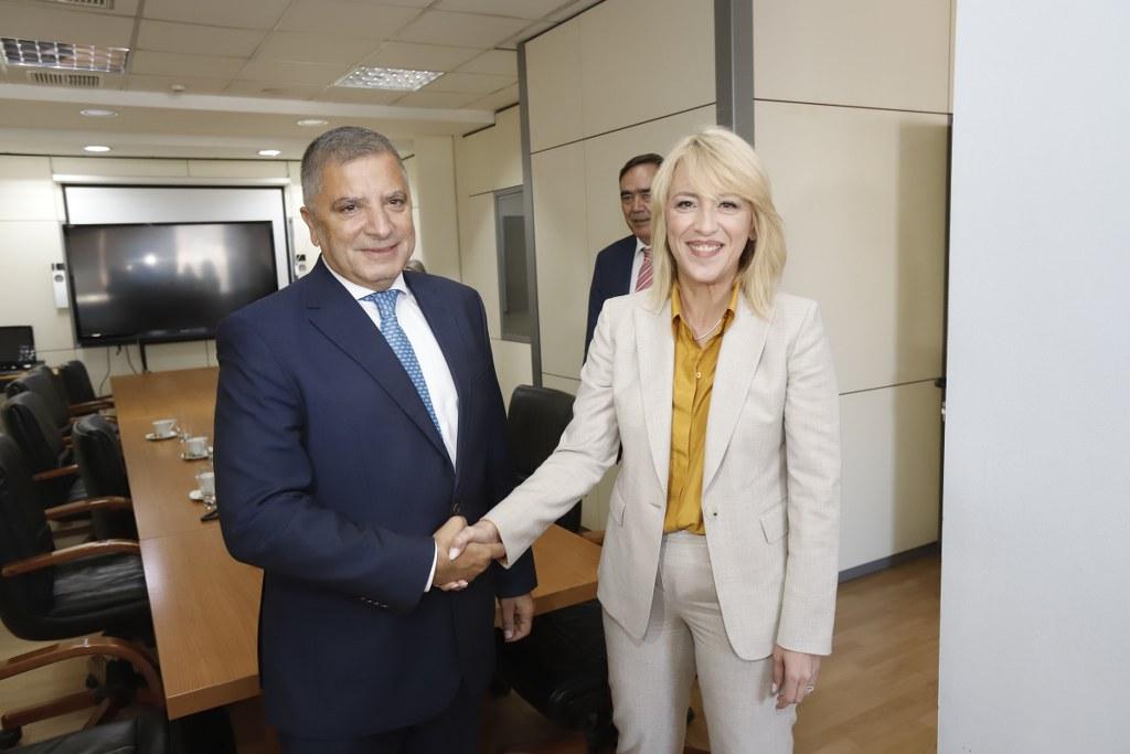 Περιφέρεια Αττικής: Παρέδωσε στον Γ. Πατούλη η Ρ. Δούρου