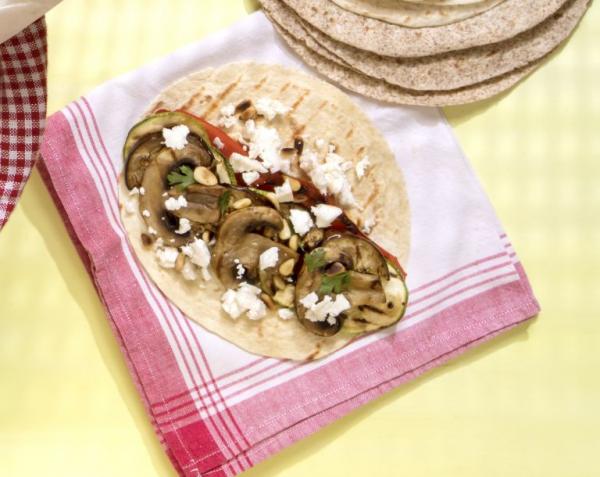 Wrap με ξινομυζήθρα και ψητά λαχανικά