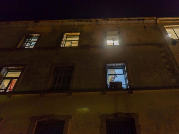 Εξάρχεια: Μια ιστορία 122 ετών πίσω από το νεοκλασικό κτίριο με τους πρόσφυγες