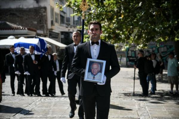 Το τελευταίο αντίο στον Αντώνη Λιβάνη
