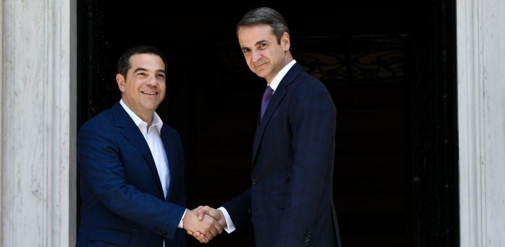 Γιατί ο Μητσοτάκης «χτυπά» το… target group του Τσίπρα και του κλέβει ψηφοφόρους