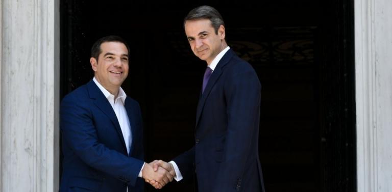 Γιατί ο Μητσοτάκης «χτυπά» το… target group του Τσίπρα και του κλέβει ψηφοφόρους