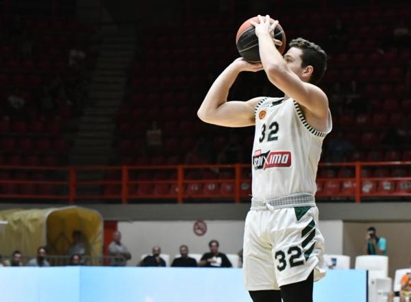 Το show του Φριντέτ απέναντι στην Ούνικς (vid)