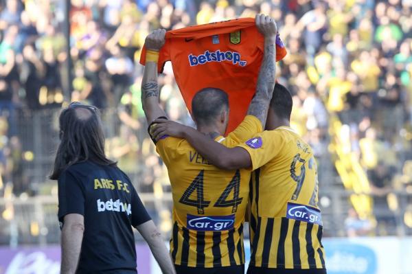 Αρης: Ο Βέλεθ αφιέρωσε το γκολ στον Κουέστα (pic)