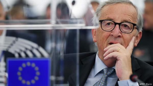 Γιούνκερ: «Υπαρκτός ο κίνδυνος σκληρού Brexit»