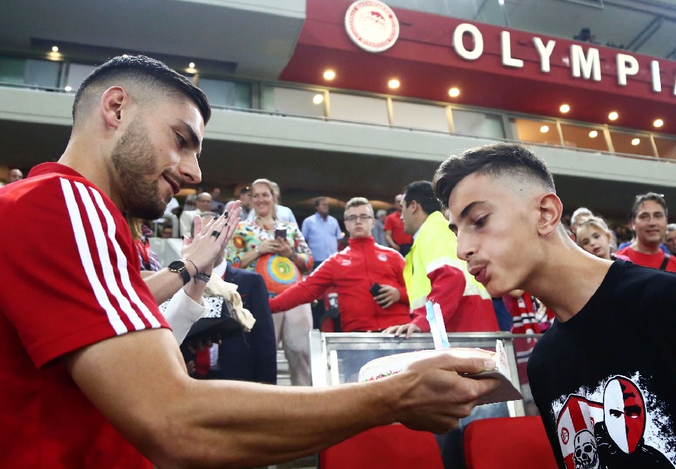 H πανέμορφη κίνηση του Μασούρα στον μικρό Παναγιώτη! (pics)