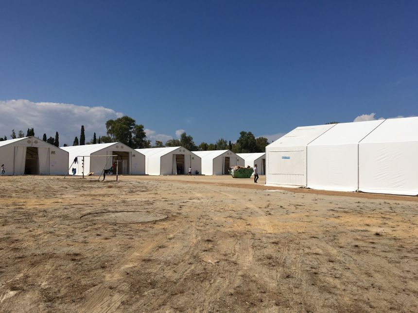 Αυτοψία ΣΥΡΙΖΑ στο στρατόπεδο Κορίνθου – Ακατάλληλες συνθήκες