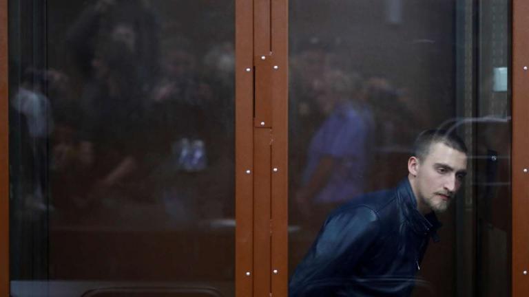 «Είμαι ο Πάβελ Ουστίνοφ» – Ρώσοι καλλιτέχνες στο πλευρό του φυλακισμένου ηθοποιού