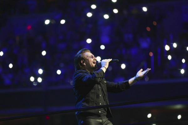 Ο Μπόνο συνεργάζεται με street art καλλιτέχνες στον αγώνα κατά του AIDS