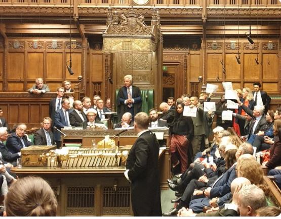 Χάος στη βρετανική Βουλή με απίστευτες σκηνές - Νέα ήττα για τον Μπόρις Τζόνσον