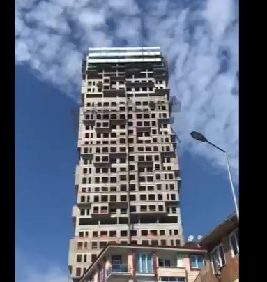 Σεισμός στην Κωνσταντινούπολη :  Σείεται πολυώροφο κτίριο