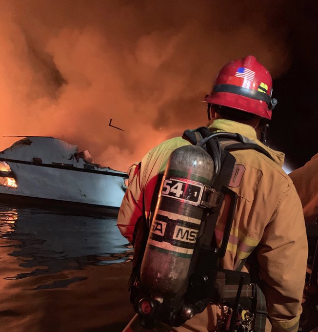Τραγωδία στην Καλιφόρνια: Φόβοι για πάνω από 30 νεκρούς σε φλεγόμενο σκάφος [Εικόνες]