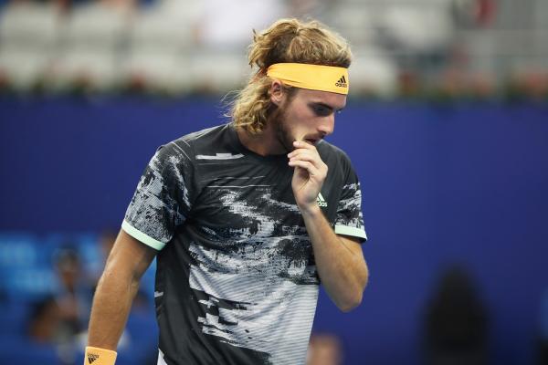 Τσιτσιπάς: Εγκατέλειψε λόγω αδιαθεσίας τον αγώνα με τον Μαναρίνο