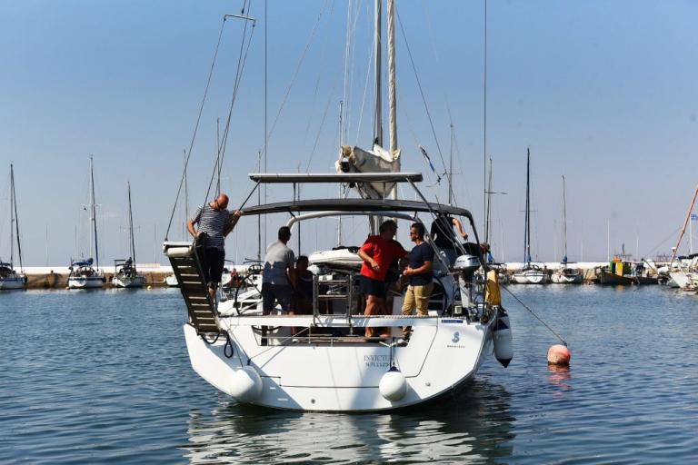 Συμβολικός διάπλους… απεξάρτησης στη Θεσσαλονίκη