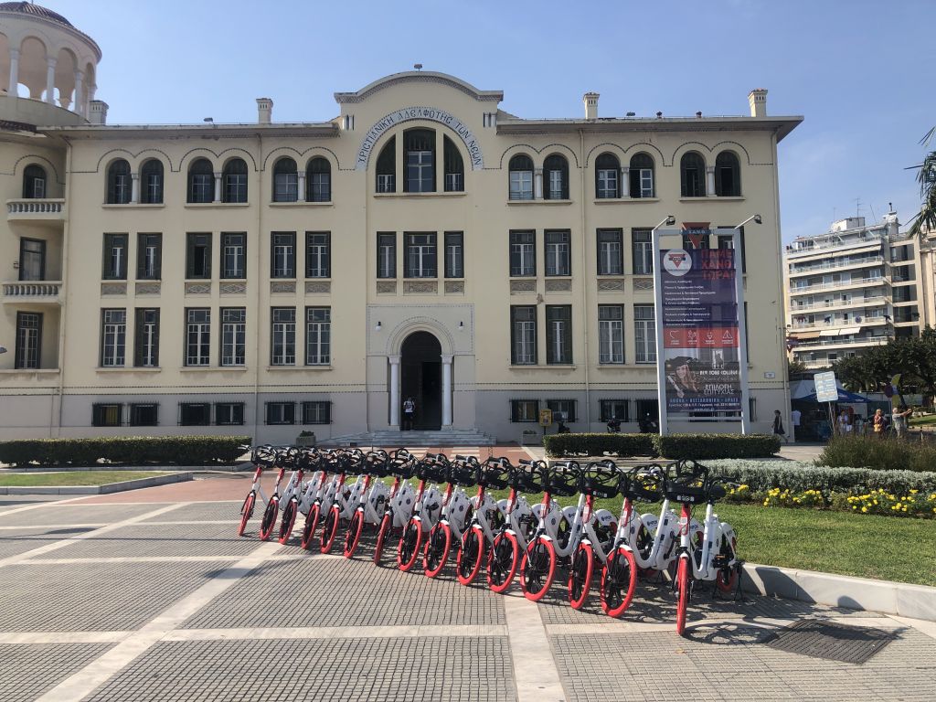 ΗΡΩΝ e-bikes: ξεκινούν τα έξυπνα, ηλεκτρικώς υποβοηθούμενα, ποδήλατα κοινής χρήσης στη Θεσσαλονίκη