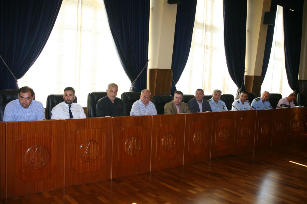 Διευρυμένη συνάντηση στο δημαρχείο Πειραιά για την αντιμετώπιση του παρεμπορίου