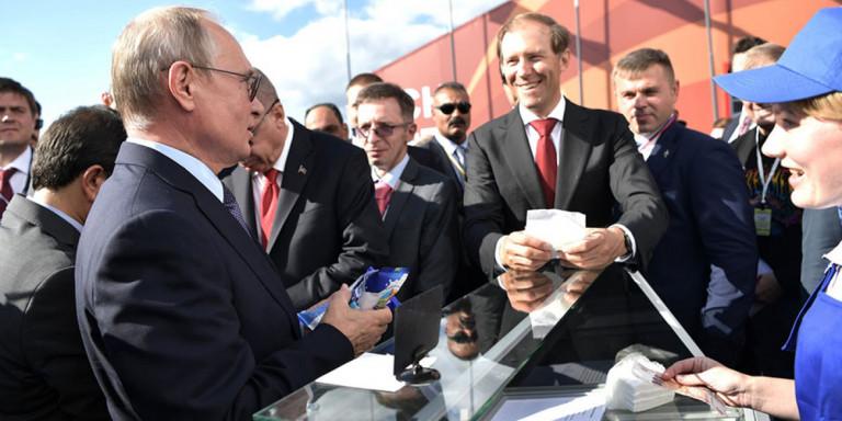 Οργιάζουν οι θεωρίες συνωμοσίας για το παγωτό που κέρασε ο Πούτιν στον Ερντογάν