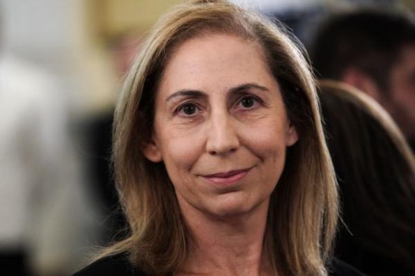 Ξενογιαννακοπούλου: Η κυβέρνηση δε θέλει να δεσμευτεί για τον κανόνα των προσλήψεων