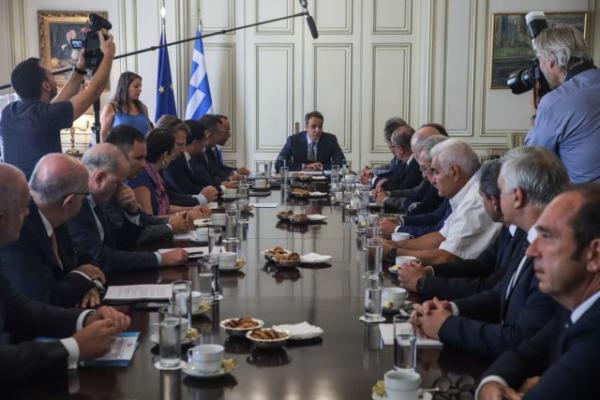 Μείωση φόρων στα βασικά αιτήματα του ΣΕΒ προς τον πρωθυπουργό