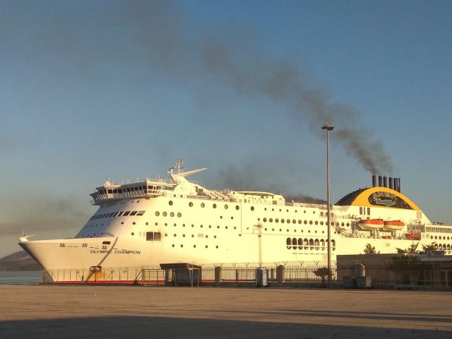 Olympic Champion : Νταλίκες κάηκαν ολοσχερώς – Ζημιές σε προϊόντα