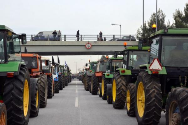 Λάρισα: Συλλαλητήριο με τρακτέρ στο κόμβο Πλατυκάμπου