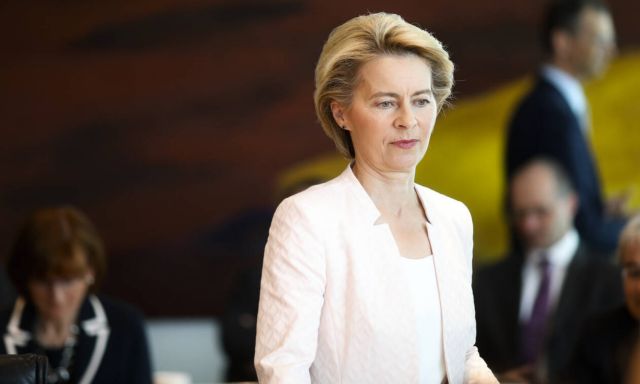 Ξεπερνούν τα 322.000 ευρώ οι ετήσιες αποδοχές της Φον ντερ Λάιεν