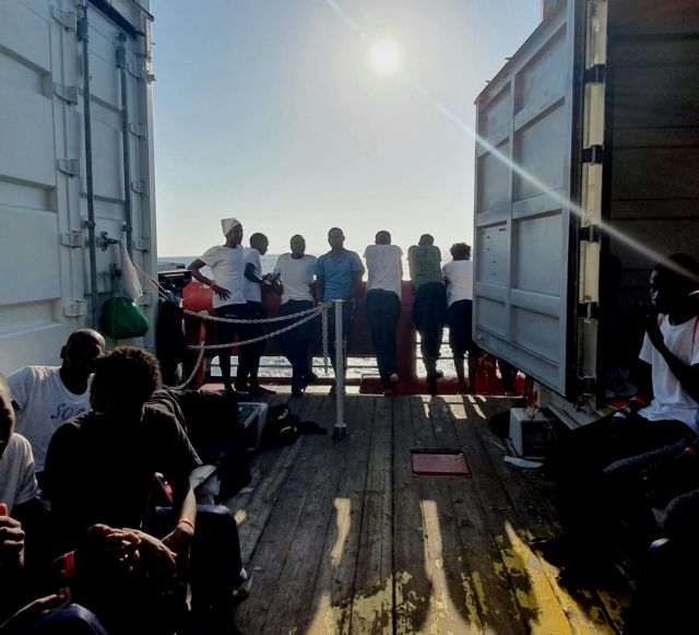 Ιταλία: Δόθηκε άδεια στο Ocean Viking να αποβιβάσει στη Λαμπεντούζα