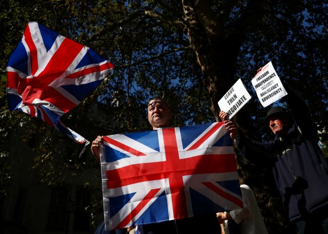 Κομισιόν: Η Βρετανία κατέθεσε γραπτές προτάσεις για τη συμφωνία του Brexit