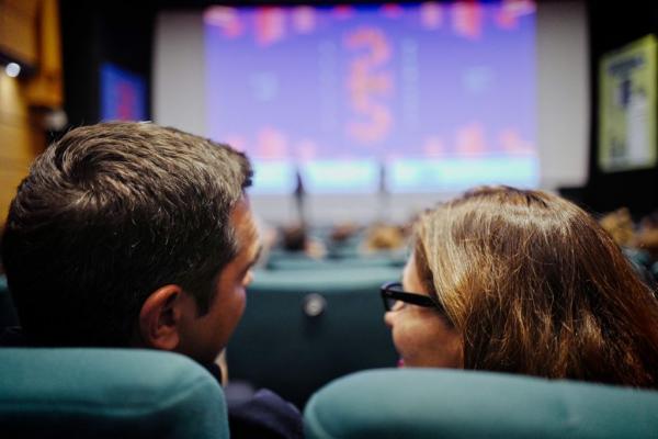 Ποια ταινία είδαν στο σινεμά Αλέξης και Μπέττυ (εικόνες)