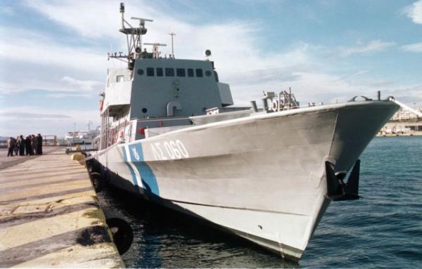 Εντοπίστηκε η λέμβος με τους 50 πρόσφυγες που αγνοούνταν στη Σάμο