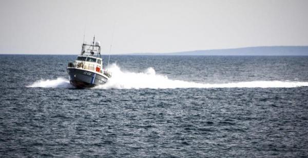 Πυροβολισμοί και άγρια καταδίωξη ταχύπλοου που μετέφερε μετανάστες στη Σάμο