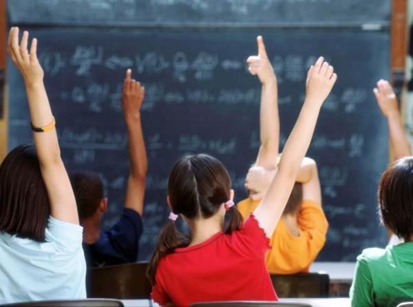 Φίλης: Θετική η μη αναγραφή του θρησκεύματος στα απολυτήρια