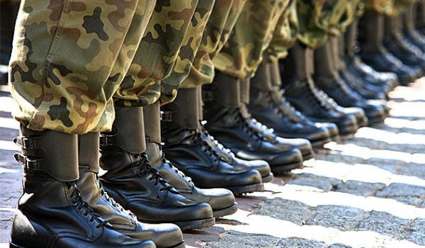 Στρατός : Ολοι θέλουν να κάνουν τη θητεία τους, αλλά… δεν υπάρχουν άρβυλα