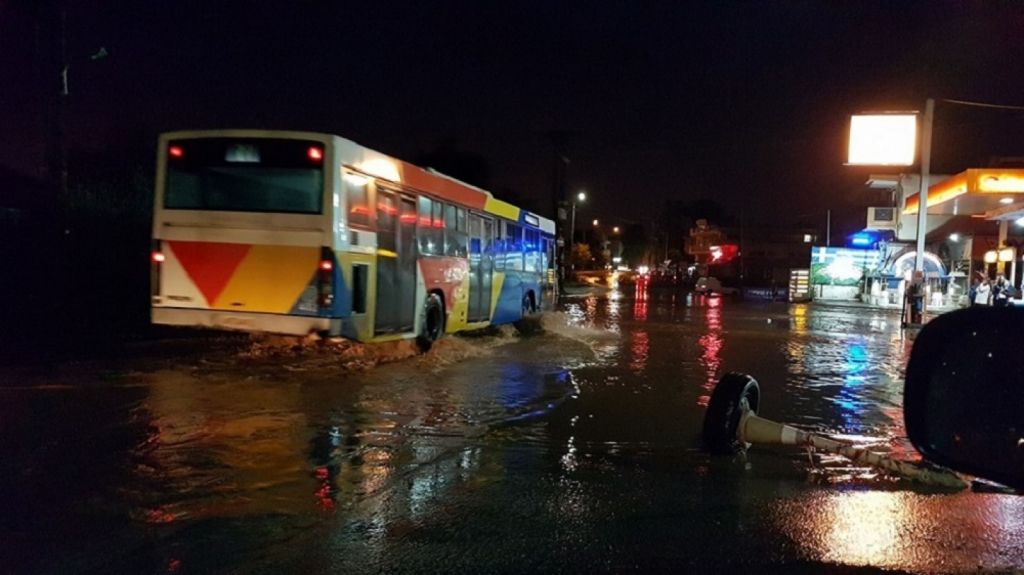 Κακοκαιρία : Πλημμύρισε η Θεσσαλονίκη – «Ποτάμια» οι δρόμοι