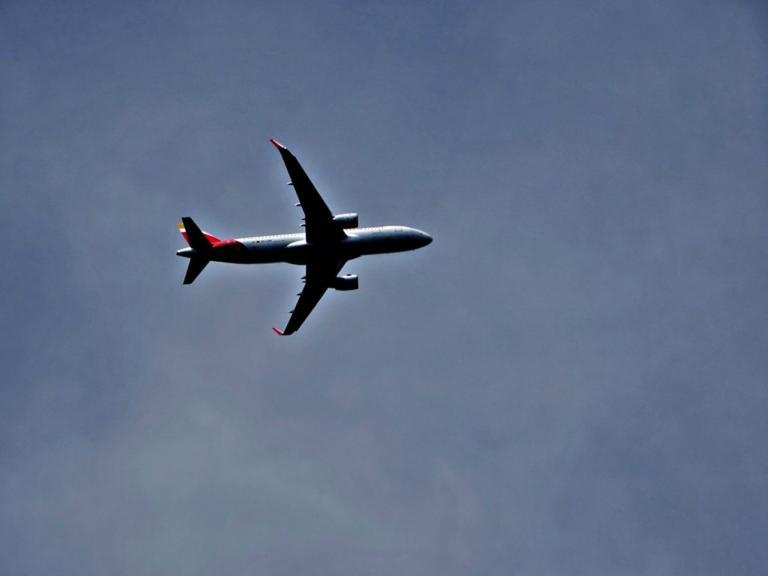 Τρίχρονο παιδάκι κατάπιε νόμισμα κατά την πτήση προς Λάρνακα