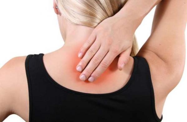 Πόνος στον αυχένα: 4 απλά, αλλά σωτήρια βήματα που θα σε ανακουφίσουν