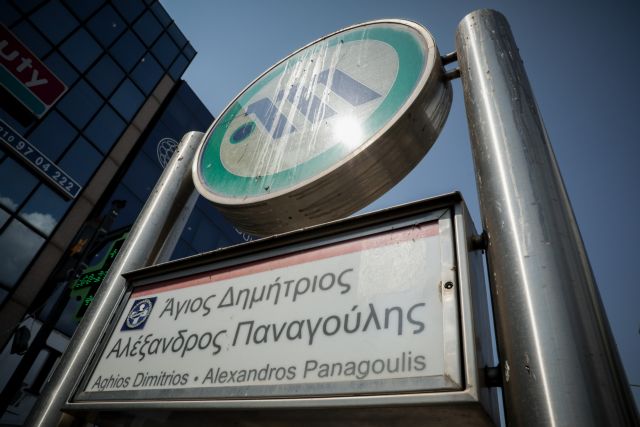 Απεγκλωβίστηκε ο άνδρας που έπεσε στις ράγες του μετρό