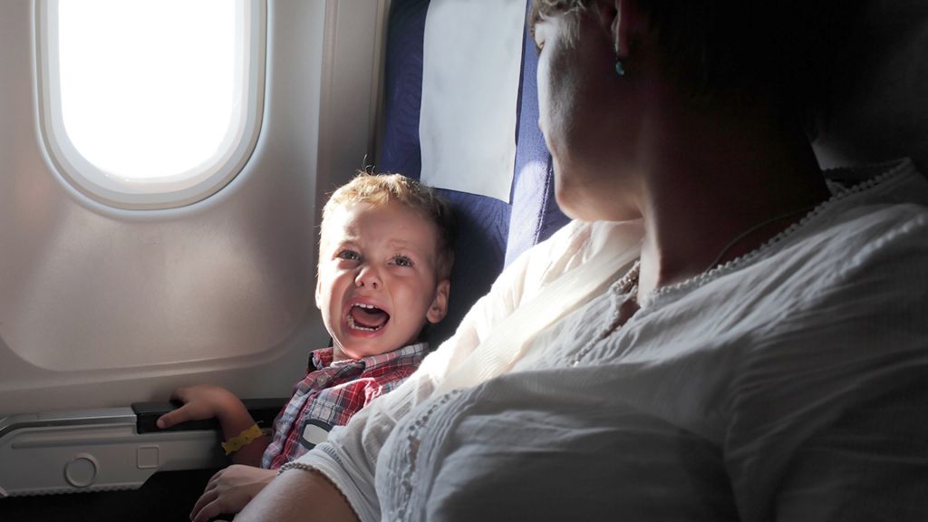 Αεροπορική εταιρεία δίνει τη λύση για να αποφύγετε τα μωρά στο αεροπλάνο