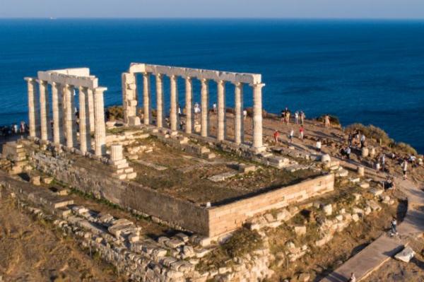 Ο περίεργος λόγος που οι αρχαίοι Έλληνες έχτιζαν ναούς πάνω σε σεισμικά ρήγματα
