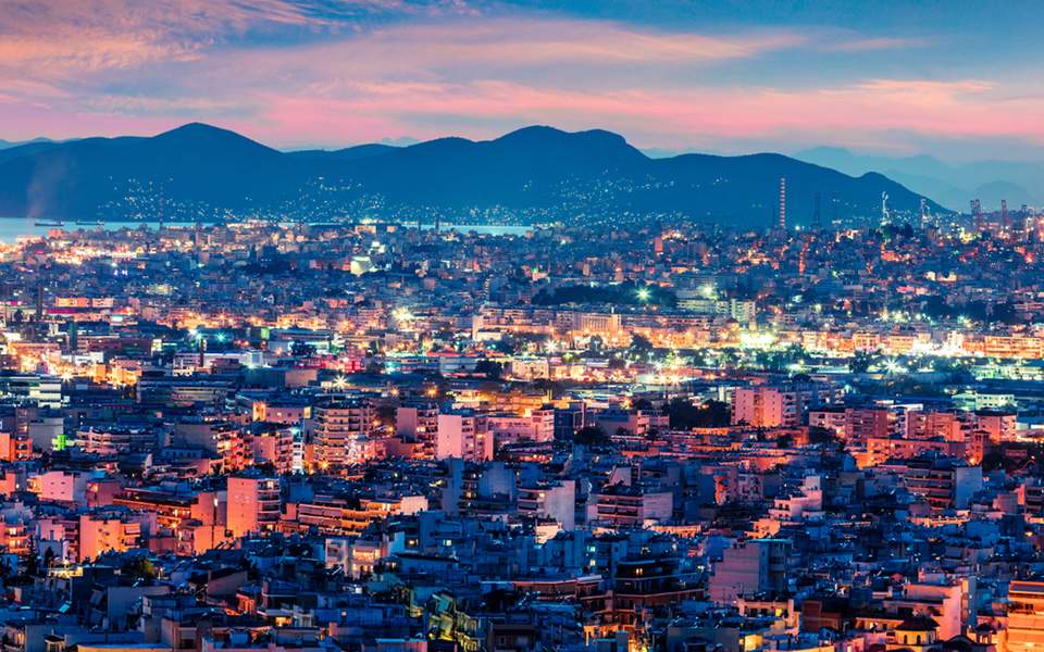 FT: Καταστρέφουν οι επενδυτές του Airbnb την Αθήνα;