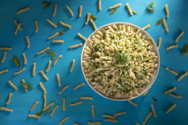 Ζυμαρικά με ωμό κολοκύθι και δυόσμο