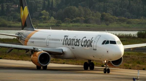 Thomas Cook: Η τελευταία πτήση πριν το «κανόνι» – Η συγκινητική κίνηση των επιβατών