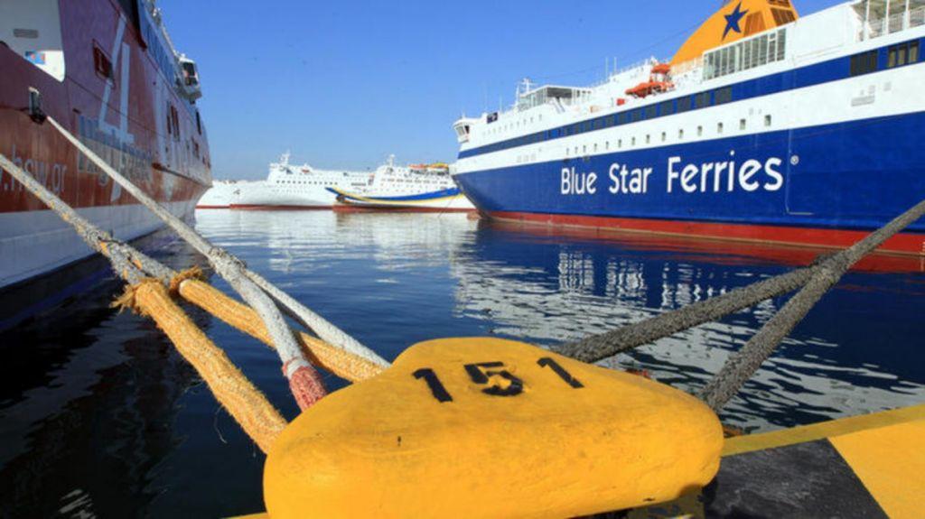 Αυτοκίνητο έπεσε στο λιμάνι του Πειραιά – Σώοι και οι δύο επιβαίνοντες