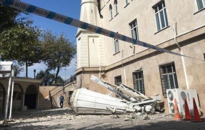 Σεισμός στην Κωνσταντινούπολη : Κατέρρευσε μιναρές σε τζαμί [Εικόνες]