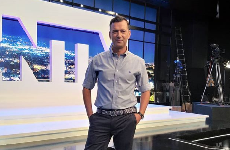 Άγγελος Μπράτης: Δείτε τον να χορεύει pole dancing