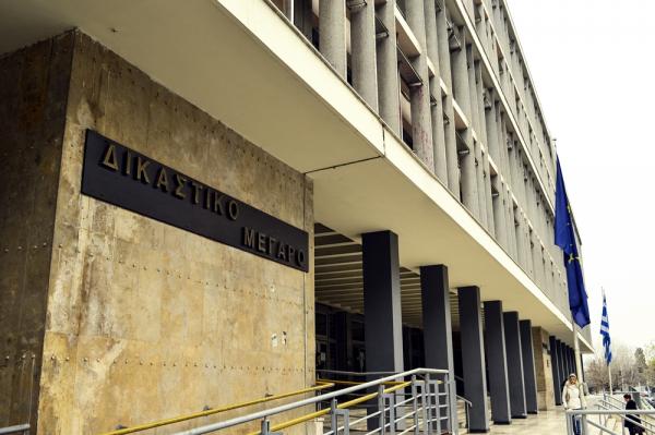 Θεσσαλονίκη : Ελεύθερα υπό όρους έξι μέλη του κυκλώματος παράνομων υιοθεσιών