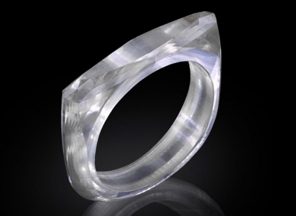 Το πρώτο δαχτυλίδι σχεδιασμένο από ένα και μόνο διαμάντι!