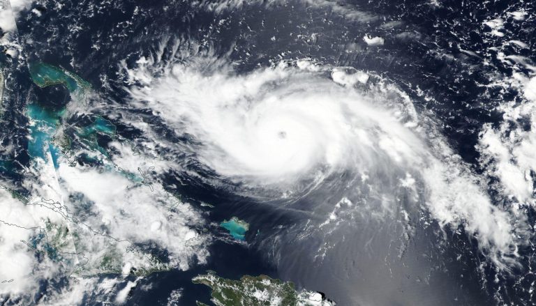 Τρόμος για τον κυκλώνα Ντόριαν στις Μπαχάμες – «Ανέβηκε» στην κατηγορία 5