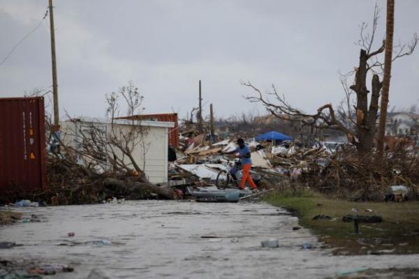 Δεύτερος τυφώνας απειλεί τις Μπαχάμες - Σε απόσταση αναπνοής ο «Ουμπέρτο»