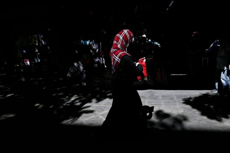 Κύπρος: Σάλος με διευθυντή σχολείου που έδιωξε μαθήτρια επειδή φορούσε μαντίλα